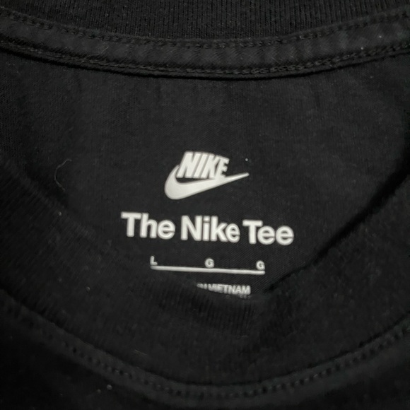 Nike Men’s Black Tee with Vibrant Logo - Picture 2 of 3